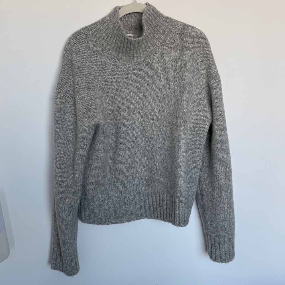 Everlane Light Gray Knit Sweater